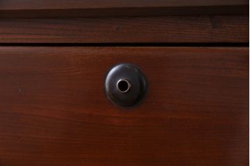 アンティーク家具　前面欅材　漆塗りが上品な鉄脚付きアンティークチェスト(箪笥、タンス、引き出し)