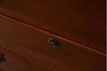 アンティーク家具　前面欅材　漆塗りが上品な鉄脚付きアンティークチェスト(箪笥、タンス、引き出し)