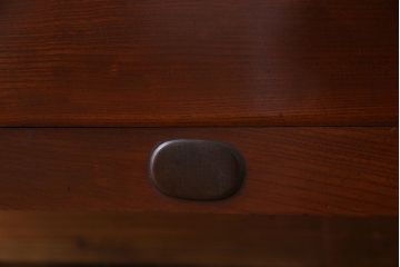 アンティーク家具　前面欅材　漆塗りが上品な鉄脚付きアンティークチェスト(箪笥、タンス、引き出し)