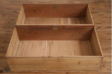 アンティーク家具　漆塗りが上品な鉄脚付きアンティークチェスト(箪笥、タンス、引き出し)・引き出し2杯