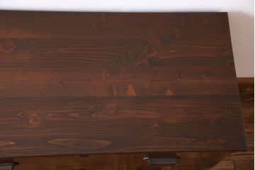 アンティーク家具　漆塗りが上品な鉄脚付きアンティークチェスト(箪笥、タンス、引き出し)・引き出し2杯