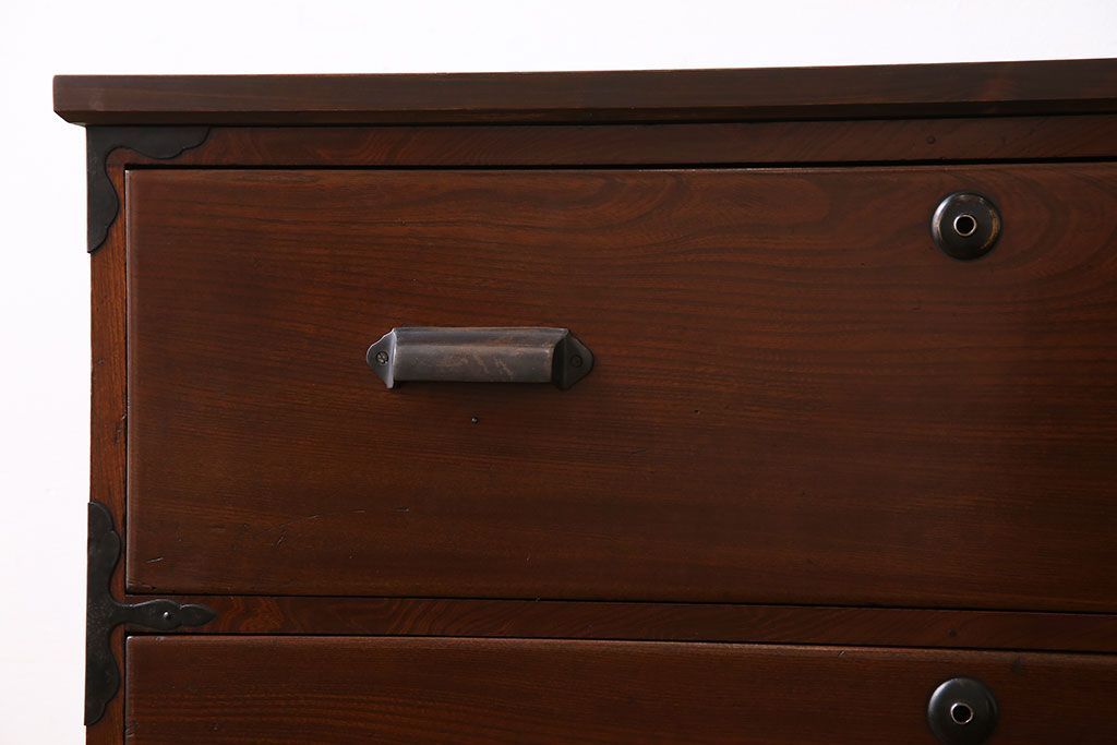 アンティーク家具　漆塗りが上品な鉄脚付きアンティークチェスト(箪笥、タンス、引き出し)・引き出し2杯