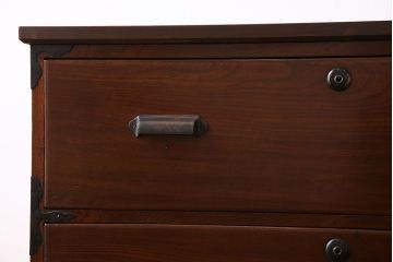 アンティーク家具　漆塗りが上品な鉄脚付きアンティークチェスト(箪笥、タンス、引き出し)・引き出し2杯