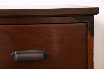 アンティーク家具　漆塗りが上品な鉄脚付きアンティークチェスト(箪笥、タンス、引き出し)・引き出し2杯