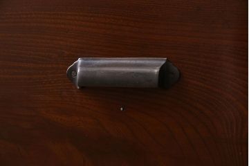 アンティーク家具　漆塗りが上品な鉄脚付きアンティークチェスト(箪笥、タンス、引き出し)・引き出し2杯