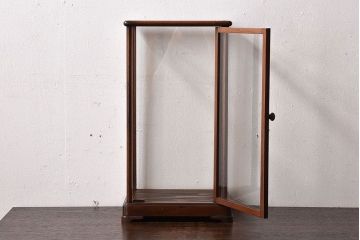 アンティーク家具　和製アンティーク　カバ材　味わい深い風合いのガラスケース