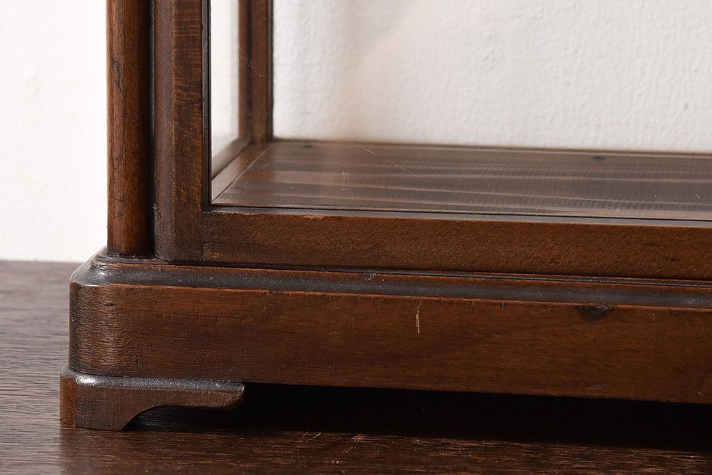 アンティーク家具　和製アンティーク　カバ材　味わい深い風合いのガラスケース