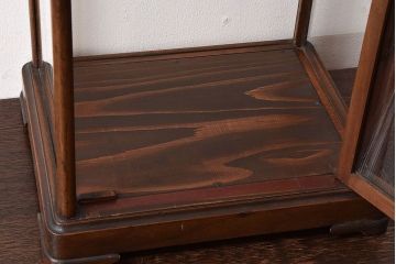 アンティーク家具　和製アンティーク　カバ材　味わい深い風合いのガラスケース