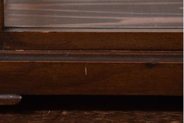 アンティーク家具　和製アンティーク　カバ材　味わい深い風合いのガラスケース
