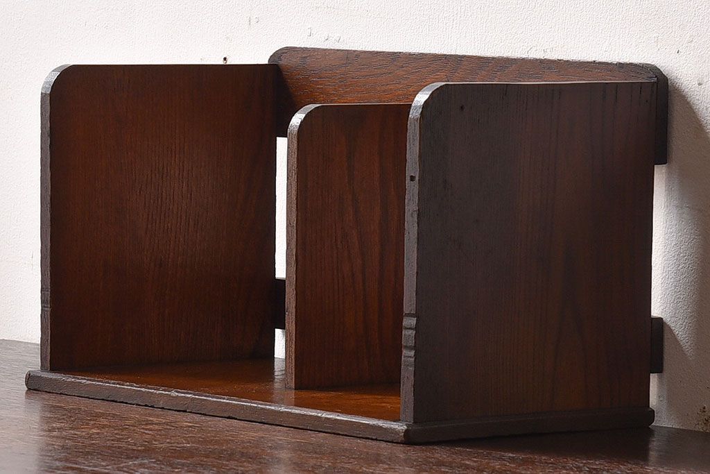 アンティーク雑貨　和製アンティーク　栓材　卓上でも使える深みのある色合いのブックスタンド(本立て)