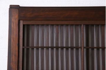 昭和期　腰板ケヤキ材　上品な雰囲気漂う裏障子付き格子戸(引き戸、建具)2枚セット(1)