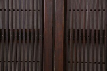 昭和期　腰板ケヤキ材　裏障子付き　上品な雰囲気漂うガラス帯格子戸(引き戸、建具)2枚セット(2)