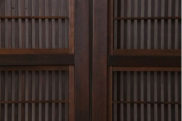 昭和期　腰板ケヤキ材　裏障子付き　上品な雰囲気漂うガラス帯格子戸(引き戸、建具)2枚セット(2)