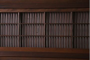 和製アンティーク　腰板ケヤキ材　細かな桟が美しい上質な裏障子付き格子戸(引き戸、建具)4枚セット