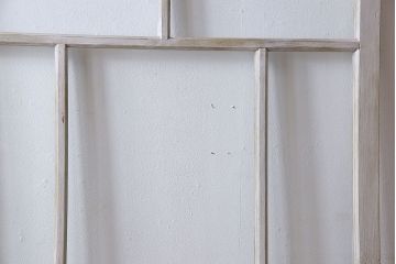 ペイント家具　色ガラスがアクセントのレトロなペイントガラス戸(引き戸、建具)