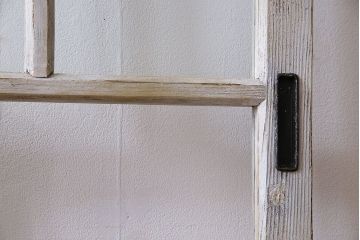 ペイント家具　色ガラスがアクセントのレトロなペイントガラス戸(引き戸、建具)
