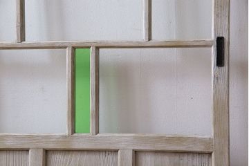 ペイント家具　色ガラスがアクセントのレトロなペイントガラス戸(引き戸、建具)