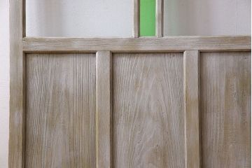 ペイント家具　色ガラスがアクセントのレトロなペイントガラス戸(引き戸、建具)