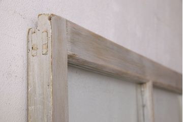 ペイント家具　色ガラスがアクセントのレトロなペイントガラス戸(引き戸、建具)