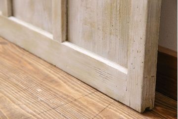 ペイント家具　色ガラスがアクセントのレトロなペイントガラス戸(引き戸、建具)