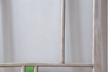 ペイント家具　色ガラスがアクセントのレトロなペイントガラス戸(引き戸、建具)