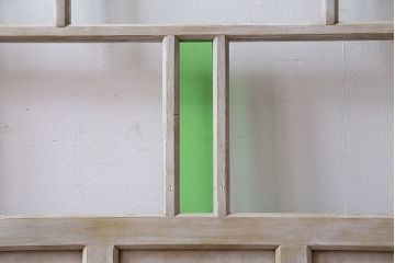 ペイント家具　色ガラスがアクセントのレトロなペイントガラス戸(引き戸、建具)