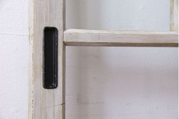 ペイント家具　色ガラスがアクセントのレトロなペイントガラス戸(引き戸、建具)