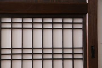 和製アンティーク　障子付き　どっしりとした存在感と繊細な雰囲気漂う格子帯戸(板戸、障子戸、引き戸、建具)4枚セット