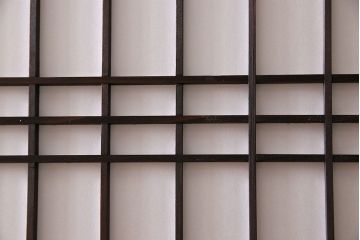 和製アンティーク　障子付き　どっしりとした存在感と繊細な雰囲気漂う格子帯戸(板戸、障子戸、引き戸、建具)4枚セット