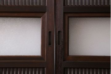 和製アンティーク　裏障子付き　上品な雰囲気漂うガラス帯格子戸(引き戸、障子戸、建具)4枚セット