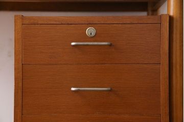 ヴィンテージ家具　日本製　チーク材　温かな色合いのビンテージデスク(片袖机)