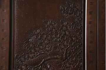 中古　伝統工芸軽井沢彫り　上質なワードローブ(収納棚、洋服タンス)