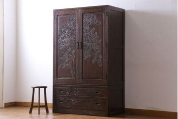 中古　伝統工芸軽井沢彫り　上質なワードローブ(収納棚、洋服タンス)