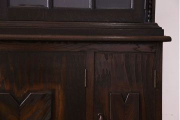 神戸家具　ナラ材　上品で落ち着きのあるビンテージ食器棚(キャビネット、収納棚、戸棚)