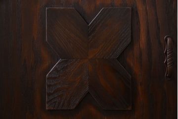 神戸家具　ナラ材　上品で落ち着きのあるビンテージ食器棚(キャビネット、収納棚、戸棚)