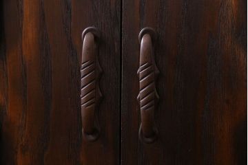 神戸家具　ナラ材　上品で落ち着きのあるビンテージ食器棚(キャビネット、収納棚、戸棚)