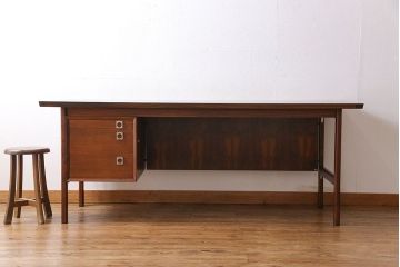 ヴィンテージ家具　デンマーク　1960年製　ローズウッドの風合いが魅力的なシックなビンテージデスク(ワークデスク、在宅ワーク、在宅用、片袖机)