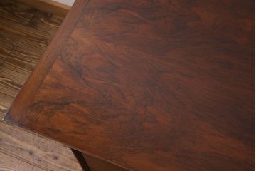 ヴィンテージ家具　デンマーク　1960年製　ローズウッドの風合いが魅力的なシックなビンテージデスク(ワークデスク、在宅ワーク、在宅用、片袖机)