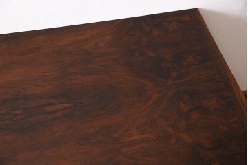 ヴィンテージ家具　デンマーク　1960年製　ローズウッドの風合いが魅力的なシックなビンテージデスク(ワークデスク、在宅ワーク、在宅用、片袖机)
