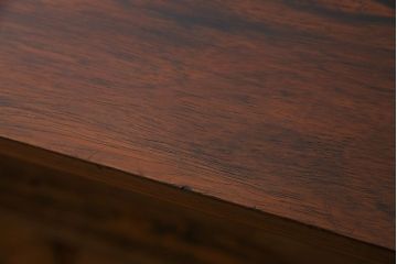 ヴィンテージ家具　デンマーク　1960年製　ローズウッドの風合いが魅力的なシックなビンテージデスク(ワークデスク、在宅ワーク、在宅用、片袖机)