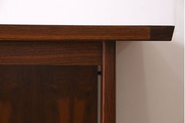 ヴィンテージ家具　デンマーク　1960年製　ローズウッドの風合いが魅力的なシックなビンテージデスク(ワークデスク、在宅ワーク、在宅用、片袖机)