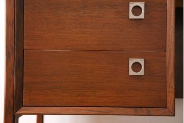 ヴィンテージ家具　デンマーク　1960年製　ローズウッドの風合いが魅力的なシックなビンテージデスク(ワークデスク、在宅ワーク、在宅用、片袖机)