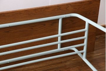 ペイント家具　天板オーク材　ナチュラルな雰囲気漂う鉄脚テーブル(サイドテーブル)