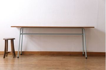 ペイント家具　天板オーク材　ナチュラルな雰囲気漂う鉄脚テーブル(サイドテーブル)