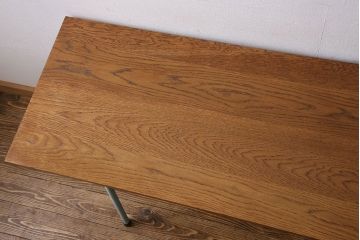 ペイント家具　天板オーク材　ナチュラルな雰囲気漂う鉄脚テーブル(サイドテーブル)
