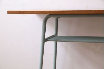 ペイント家具　天板オーク材　ナチュラルな雰囲気漂う鉄脚テーブル(サイドテーブル)