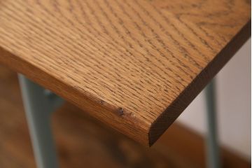 ペイント家具　天板オーク材　ナチュラルな雰囲気漂う鉄脚テーブル(サイドテーブル)