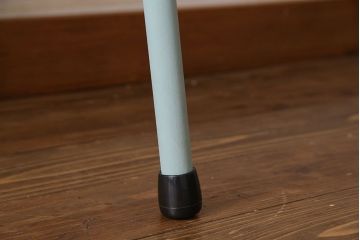 ペイント家具　天板オーク材　ナチュラルな雰囲気漂う鉄脚テーブル(サイドテーブル)