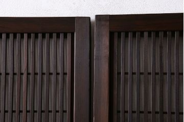 和製アンティーク　杉材　上品な和の雰囲気漂う裏障子付き格子戸(ガラス帯戸、引き戸、建具)2枚セット
