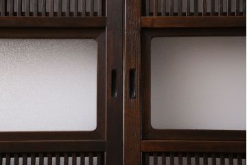 和製アンティーク　杉材　上品な和の雰囲気漂う裏障子付き格子戸(ガラス帯戸、引き戸、建具)2枚セット